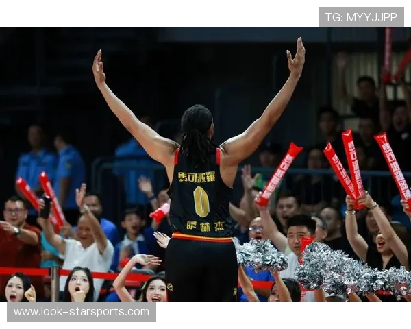 中国篮球联赛季后赛激烈开战多支球队争夺总冠军风采