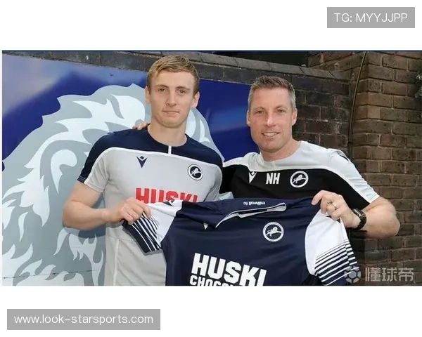 卡迪夫城俱乐部最新动态：球员转会与赛季备战全解析