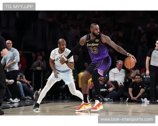 湖人三巨头联手发威关键胜利 带队冲击季后赛新高度