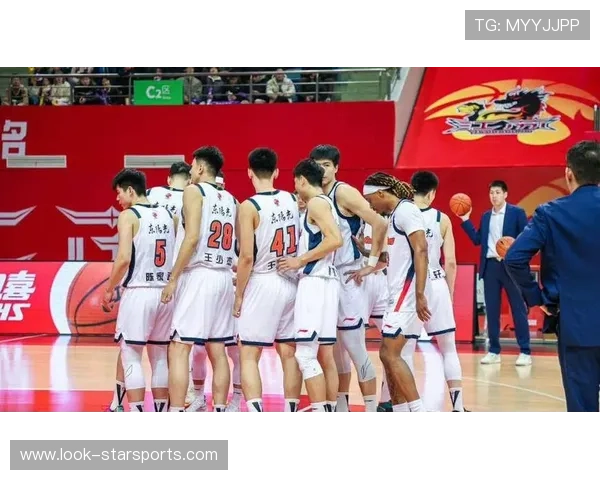 篮球世界杯激战正酣 中国男篮全力冲击八强席位 赛程调整引发热议