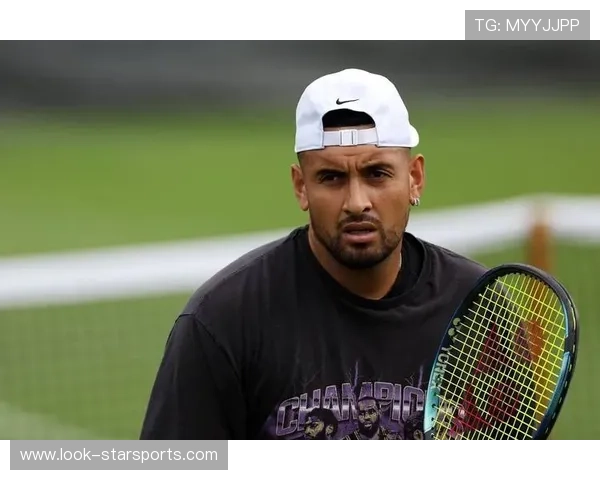 网坛最新动态：顶尖球员激烈对决引发观众热议