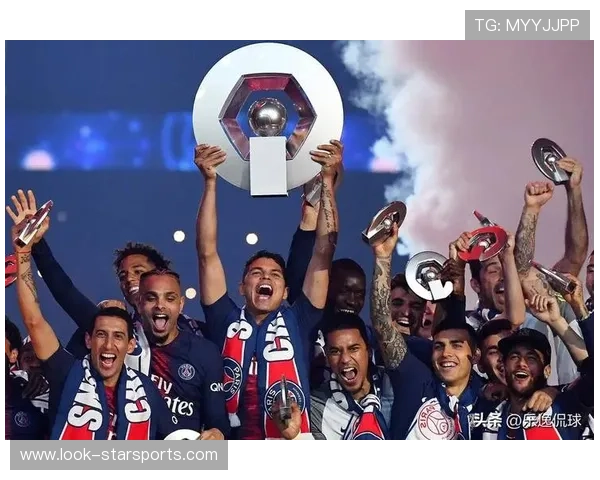 欧冠联赛激战正酣 众豪门争夺荣耀 谁将捧起象征欧洲之巅的奖杯